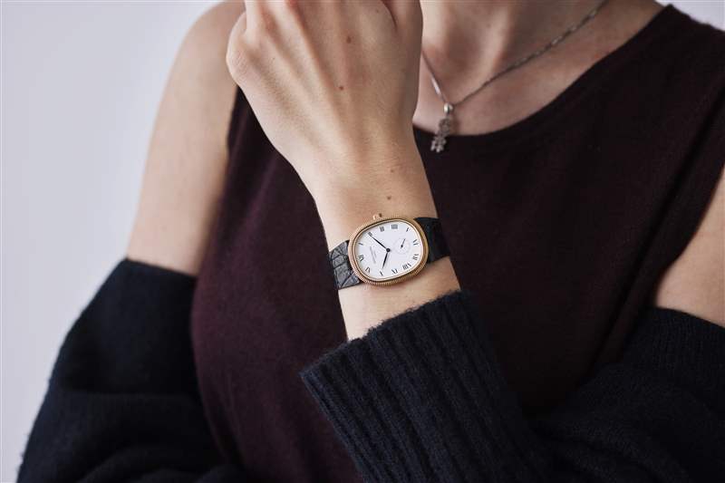 復(fù)古手表兩枚金百達翡麗，一枚 1980 年代帶有世界時間表圈的 Sinn 計時碼表，以及一枚 1974 年勞力士蠔式萬年歷腕表-復(fù)刻表