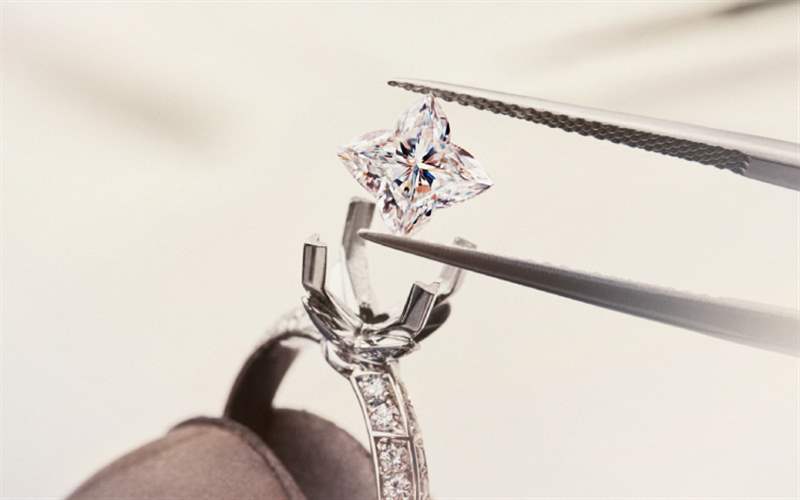 Louis Vuitton推出LV Diamonds系列：標志性LV Monogram星形鉆石切割-復刻表
