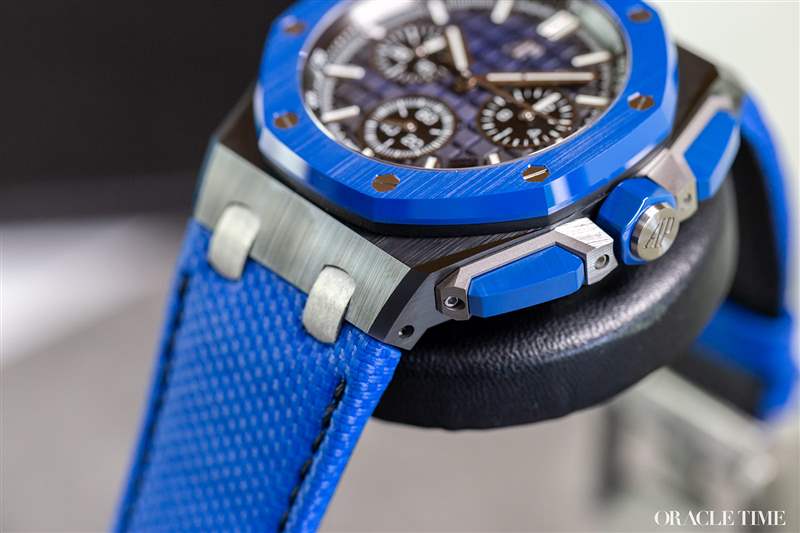 愛(ài)彼皇家橡樹離岸型自動(dòng)上鏈計(jì)時(shí)黑色和藍(lán)色陶瓷腕表-復(fù)刻表