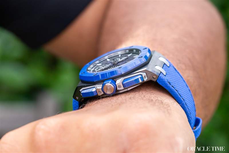 愛(ài)彼皇家橡樹離岸型自動(dòng)上鏈計(jì)時(shí)黑色和藍(lán)色陶瓷腕表-復(fù)刻表