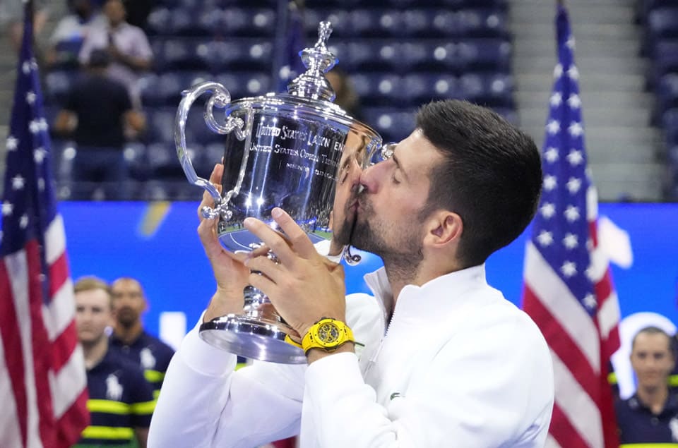 2023美網喬科維奇勇奪第24座大滿貫冠軍手上再度亮出高話題陶瓷表-復刻表